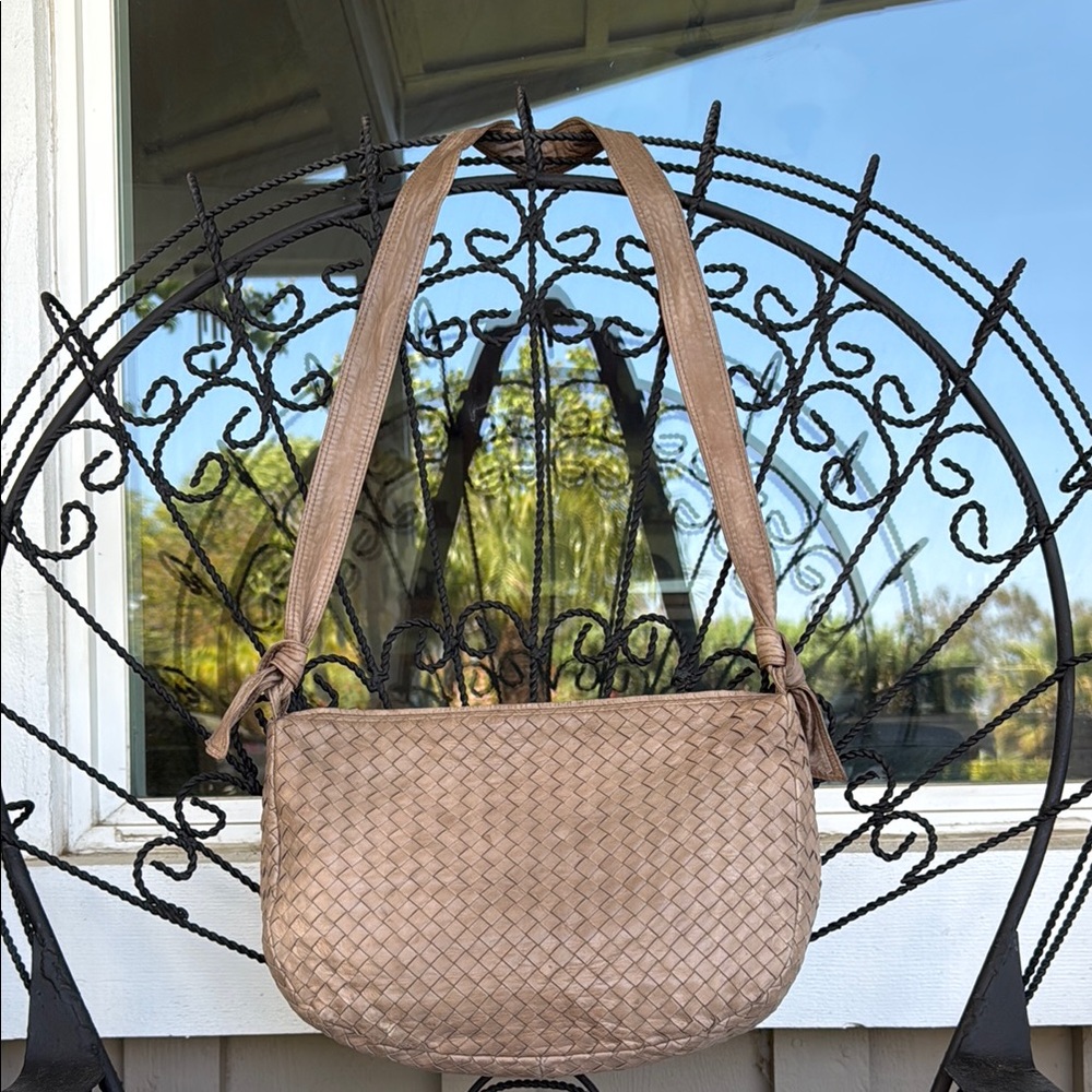 Stunning Vintage Intrecciato Bottega Veneta Tan Shoulder Bag